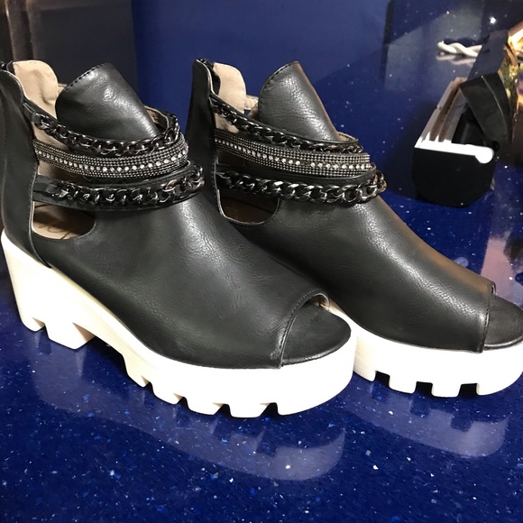 Never worn black and white high style booties - Picture 5 of 9